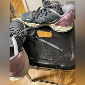 Kids sneakers, Kyrees they are grey, pink and white. 5.5